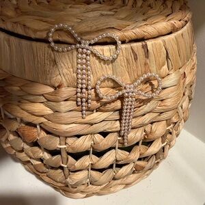 A new day faux pearl gold tone bow earrings NWOT